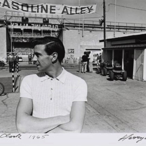 Jim pose devant Gazoline Alley
© Harry Benson  
National Gallerie Scottland